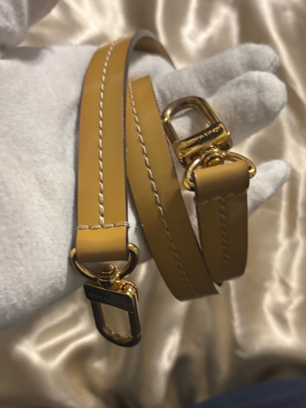 Authentic Louis Vuitton Leather Bag Strap 28” with Gold Hardware new condition - Picture 1 of 8